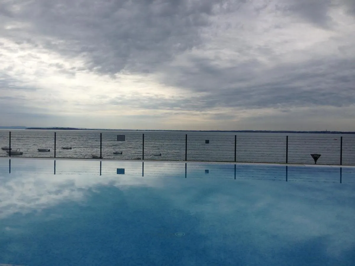 Gardazzurro Aparthotel Padenghe sul Garda 3*,  Italy