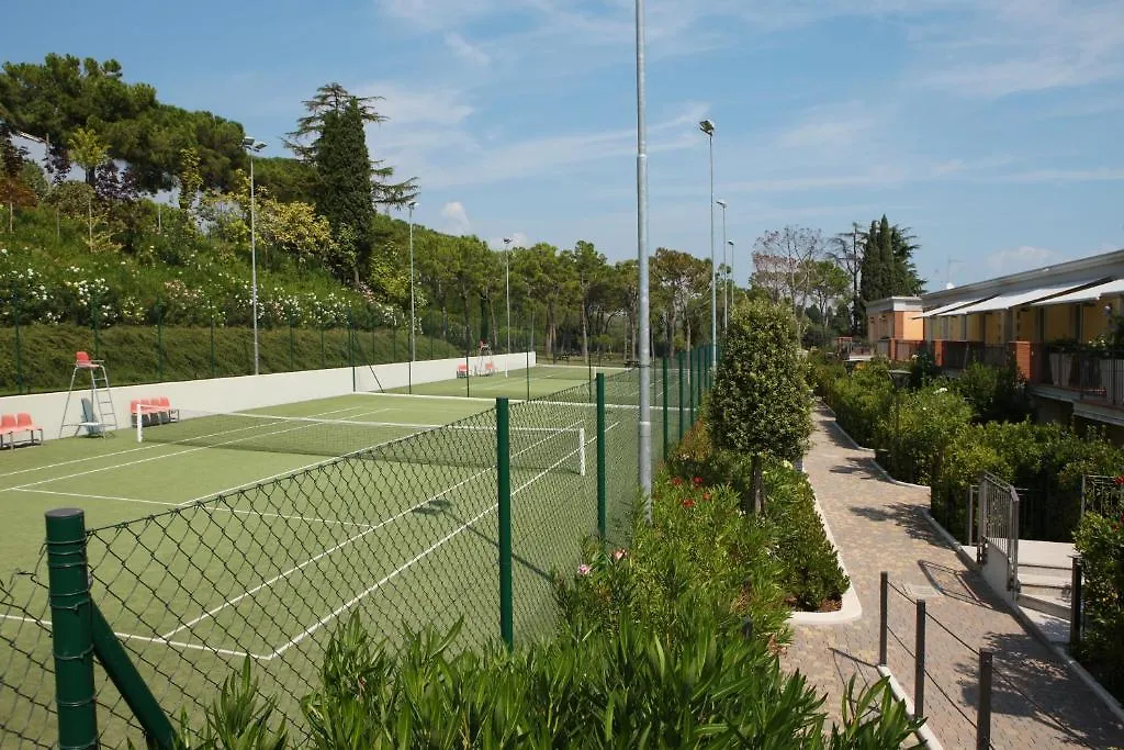 Gardazzurro Aparthotel Padenghe sul Garda 3*,